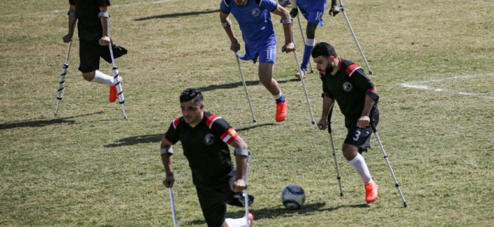 Chơi bóng bằng một chân